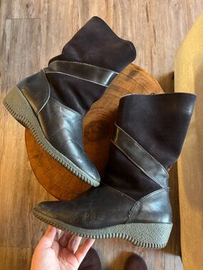 Vintage Shearling Lined Leather Boots • 70s 80s Cozy Winter Boots